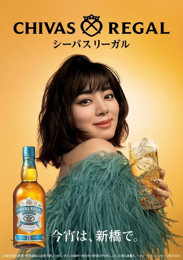 フランス・アルコール広告規制(エヴァン法)完全実務ガイド 2026年版 【前篇】 2 池田ライザが色っぽく飲んでる